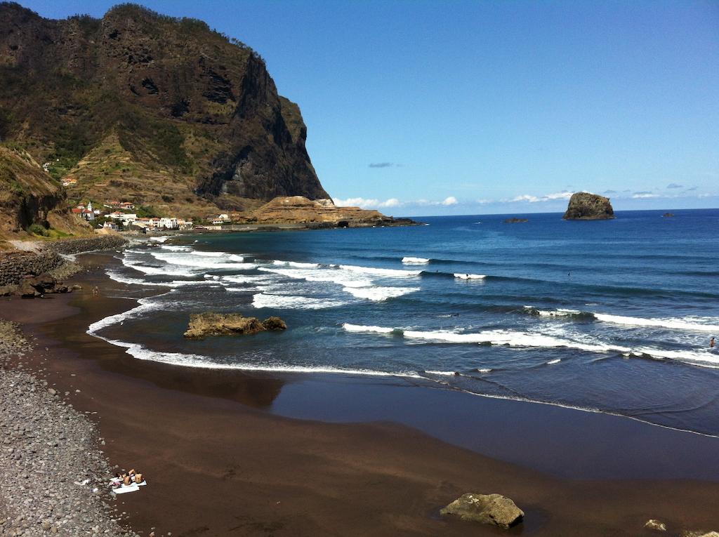 Madeira Surf Camp Hostel Porto Da Cruz Εξωτερικό φωτογραφία